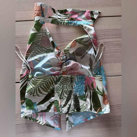 Milk & Honey Tropical collared crop top with ruched tie front & ruched back - XL - Picture 3 of 6